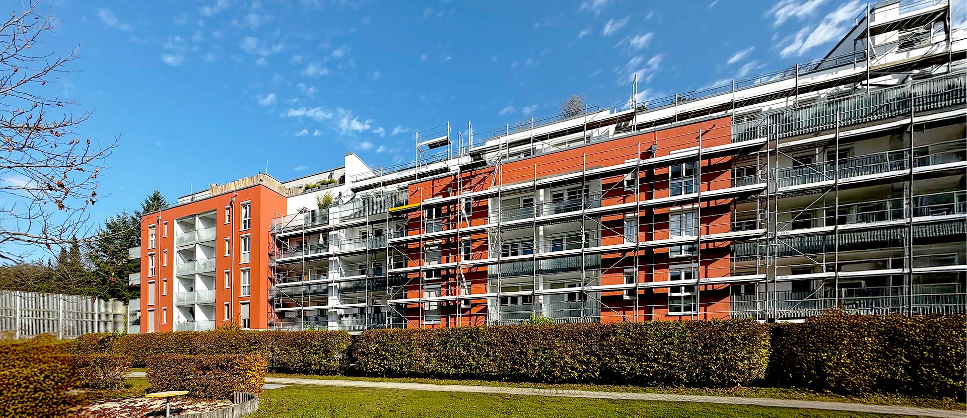 fassaden_malerbetrieb_kral Wohngebäude mit Gerüst