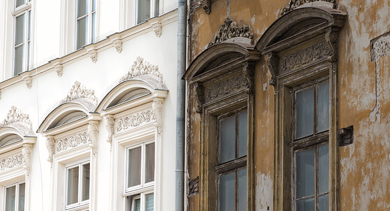 Abbildung vorher-nachher einer sanierten Fassade